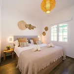 Casa Lola Tías